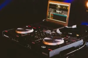 dj for events scaled
